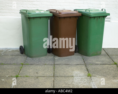 Poubelles sur la rue Banque D'Images