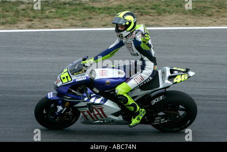 Valentino Rossi circonscription pour le Fiat Yamaha Team dans la Catalogne de 2007, Moto GP Montmelo, Barcelone, Espagne Banque D'Images