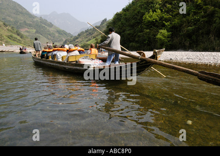 Bateaux de touristes sur la rivière Shennong, Jangtze river, Chine Banque D'Images