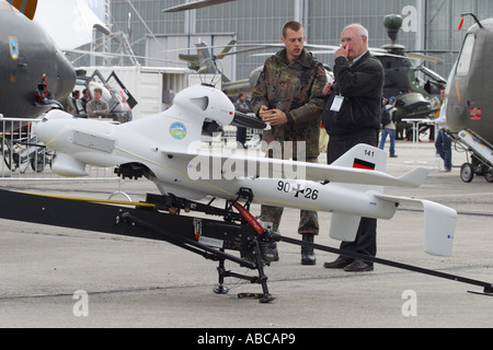 Avion de reconnaissance militaire drone UAV construit par EMT Luna exploités par l'aviation allemande au commerce des armes militaires show 2006 Banque D'Images