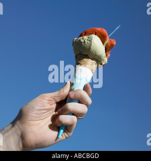 La crème glacée italienne contre ciel bleu Banque D'Images