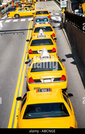 File d'attente de taxis jaunes new york Banque D'Images