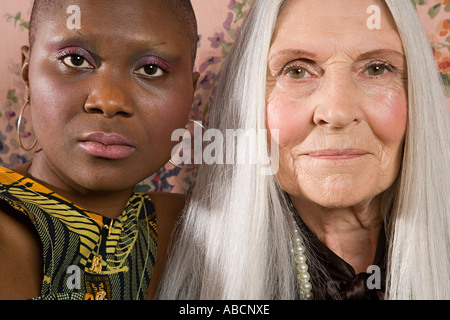 Deux femmes en costume traditionnel Banque D'Images