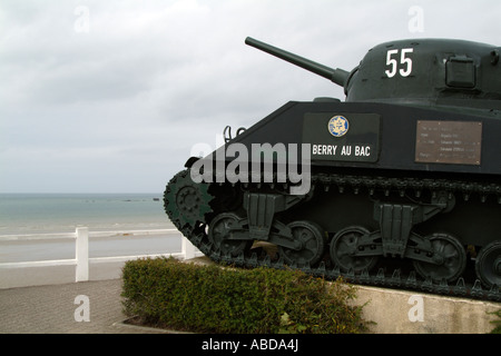 Arromanches Normany France T55 tank de guerre donne sur Gold Beach Banque D'Images