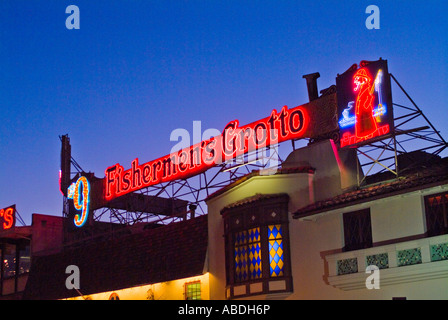 Restaurant Aliotos à Fisherman's Wharf à San Francisco en Californie dans la nuit avec un éclairage au néon Banque D'Images