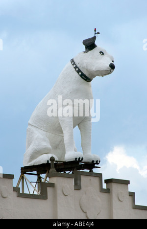 Le chien Nipper RCA sur le dessus d'un entrepôt au centre-ville d'Albany New York Banque D'Images