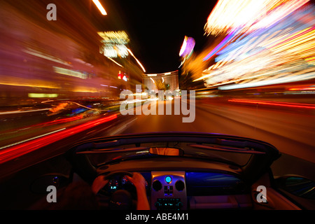 Conduire sur le Strip de nuit Las Vegas Nevada Banque D'Images