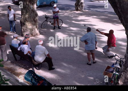 Les joueurs de pétanque, Roquemaure Banque D'Images