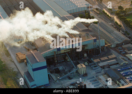 Une usine polluante Banque D'Images