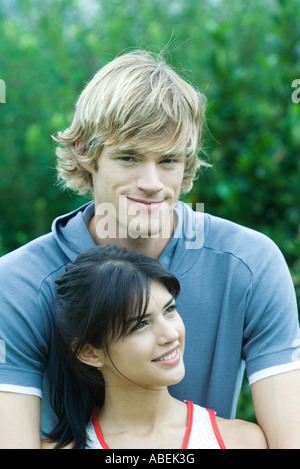 Jeune couple, man, man smiling at camera Banque D'Images