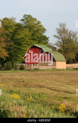 Grange au coucher du soleil Banque D'Images