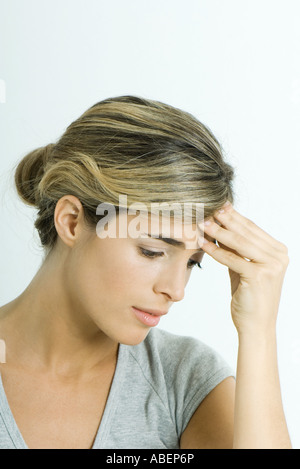 Femme, holding head, portrait Banque D'Images