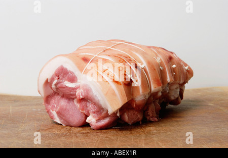 Vieux cou de porc sur place de la viande de boucherie traditionnelle et biologique des bêtes de race rare Banque D'Images