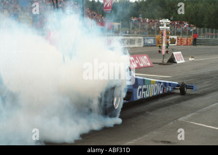 La combustion de carburant topr dragster avant course Banque D'Images