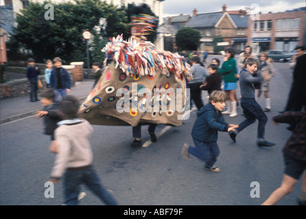 Minehead 'Hobby Horse' 'Sailors Somerset Angleterre Horse' HOMER SYKES Banque D'Images