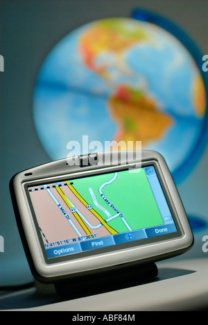 INSTRUMENT DE NAVIGATION PAR SATELLITE (GPS) EN FACE DE GLOBE Banque D'Images