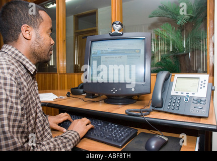 Technicien en informatique, des télécommunications, de l'Autorité éthiopienne Addis Abeba, Ethiopie Banque D'Images