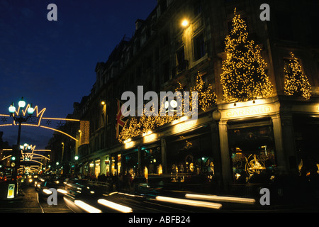 Garrard le Royal Jeweler leur magasin à Regent Street Noël lumières arbre de Noël au-dessus d'un magasin de bijoux de détail Londres Angleterre HOMER SYKES Banque D'Images