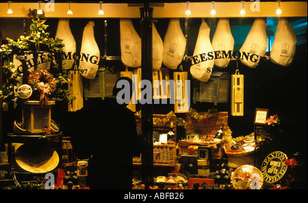 Paxton et Whitfield célèbre fromagerie London Cheesemonger Noël vitrine shopping Jeremy Street Londres Angleterre années 2000 HOMER SYKES Banque D'Images