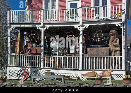 Encombré d'une boutique d'antiquités à North Hatley, Estrie, Québec Banque D'Images