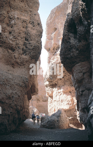 Les marcheurs dans le Namib Naukluft Sesriem Canyon National Park Afrique du sud-ouest de la Namibie Banque D'Images