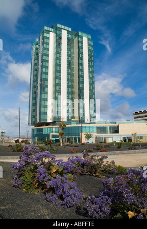 Dh Gran Hotel Arrecife Lanzarote Gardens fleurs de lave et hôtel de luxe tower block Banque D'Images