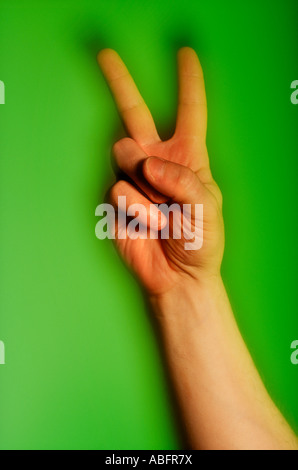 En comptant deux doigts MAIN CONCEPT GESTE Banque D'Images