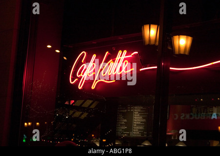 Cafe Latte en néon sur la grande avenue. St Paul Minnesota MN USA Banque D'Images