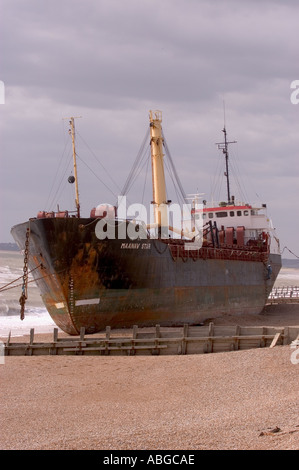 Le navire a sombré à Manaav Star sur la plage à Camber près de Rye dans l'East Sussex après une grosse tempête en septembre 2004 Banque D'Images