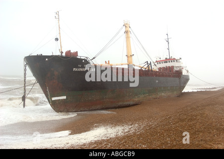 Le navire a sombré à Manaav Star sur la plage à Camber près de Rye dans l'East Sussex après une grosse tempête en septembre 2004 Banque D'Images