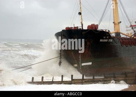 Le navire a sombré à Manaav Star sur la plage à Camber près de Rye dans l'East Sussex après une grosse tempête en septembre 2004 Banque D'Images