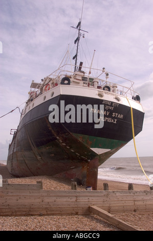Le navire a sombré à Manaav Star sur la plage à Camber près de Rye dans l'East Sussex après une grosse tempête en septembre 2004 Banque D'Images