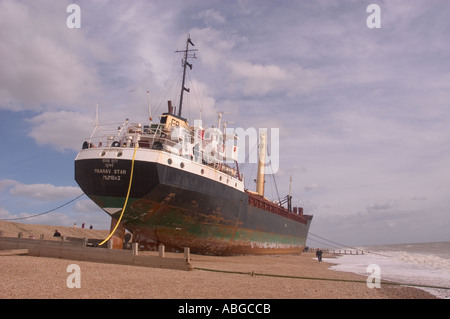 Le navire a sombré à Manaav Star sur la plage à Camber près de Rye dans l'East Sussex après une grosse tempête en septembre 2004 Banque D'Images