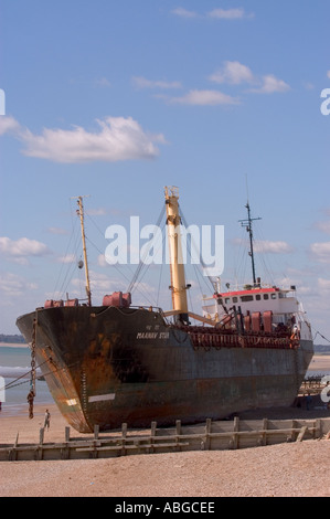 Le navire a sombré à Manaav Star sur la plage à Camber près de Rye dans l'East Sussex après une grosse tempête en septembre 2004 Banque D'Images