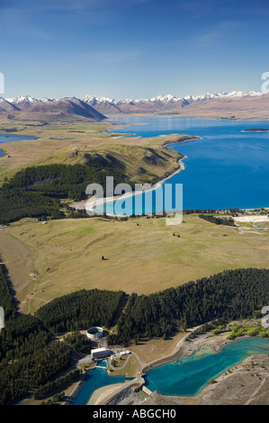 Tekapo une centrale électrique en bas à gauche et le lac Tekapo Mackenzie Country ile sud Nouvelle Zelande aerial Banque D'Images