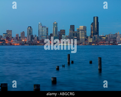 De Seattle, État de Washington, USA, le bord de l'eau au crépuscule Banque D'Images