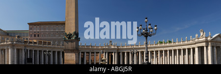 Panorama de l'Berninis à colonnade de la place Saint Pierre à Rome Banque D'Images