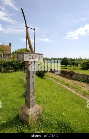 Cricket ball et signer Madehurst village West Sussex UK Banque D'Images