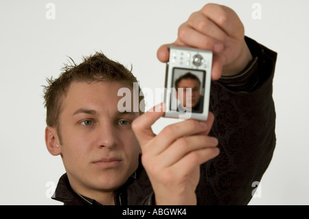 L'homme prend une photo de lui-même Banque D'Images