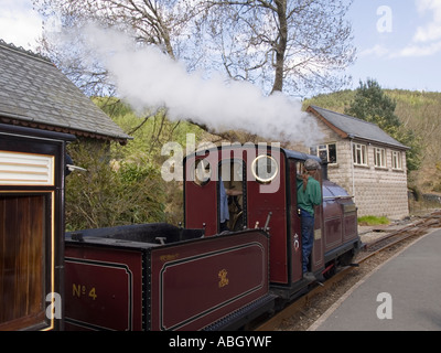 Machine à vapeur 'Entrer' Palmerston Tan-y-Bwlch sur le patrimoine de la station de chemin de fer à voie étroite de Ffestiniog Banque D'Images