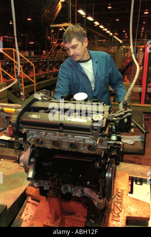 Moteur Ford Zetec 16v ligne de production à l'usine de moteurs Ford Bridgend South Wales UK Banque D'Images