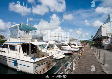 Bateau de pêche sur le carénage, Bridgetown, Barbade, Petites Antilles, Antilles, Caraïbes Banque D'Images