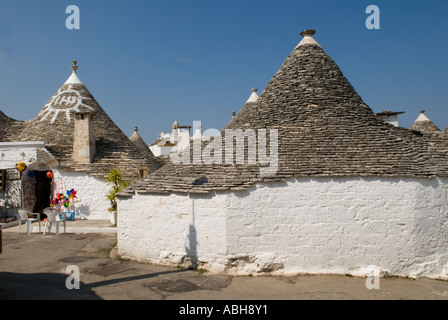 Trulli maisons architecture inhabituelle Pouilles sud Italie Alberobello logement domestique HOMER SYKES Banque D'Images