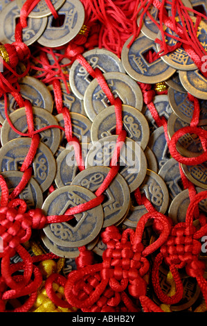 Coin souvenirs en vente au marché antique Cat Street, Hong Kong, Chine Banque D'Images