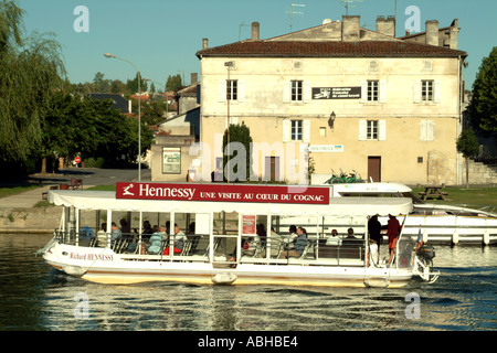 Cognac Hennessy excursion en bateau sur le fleuve La Charente France Banque D'Images