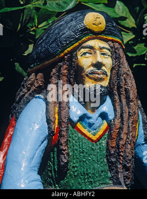 Kingston Jamaïque Bob Marley Museum. Détail de Bob Marley en ciment par Jah Bobby Banque D'Images