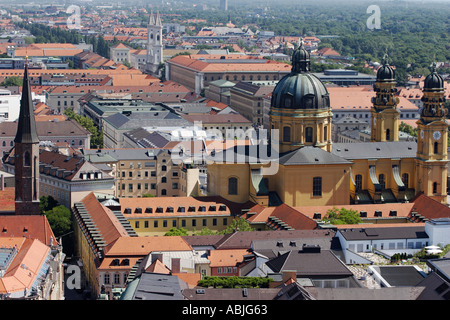 Vue surélevée sur la vieille ville de Munich. Bavière, Allemagne. Banque D'Images