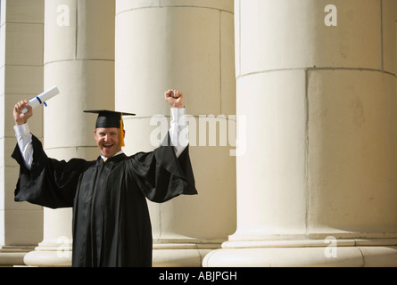 Acclamations des diplômés de sexe masculin Banque D'Images