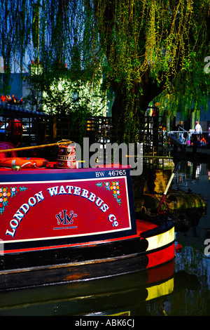 Une scène idyllique étonnamment calme dans une frénésie Camden Lock près du marché. Banque D'Images