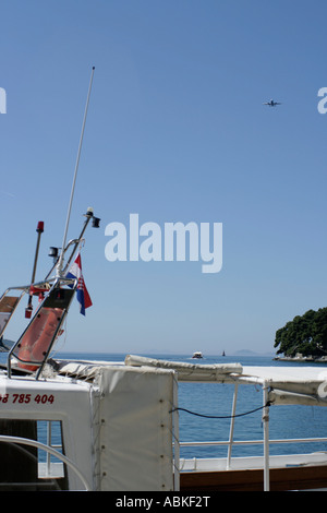 Avis de location d'avion volant au-dessus Banque D'Images